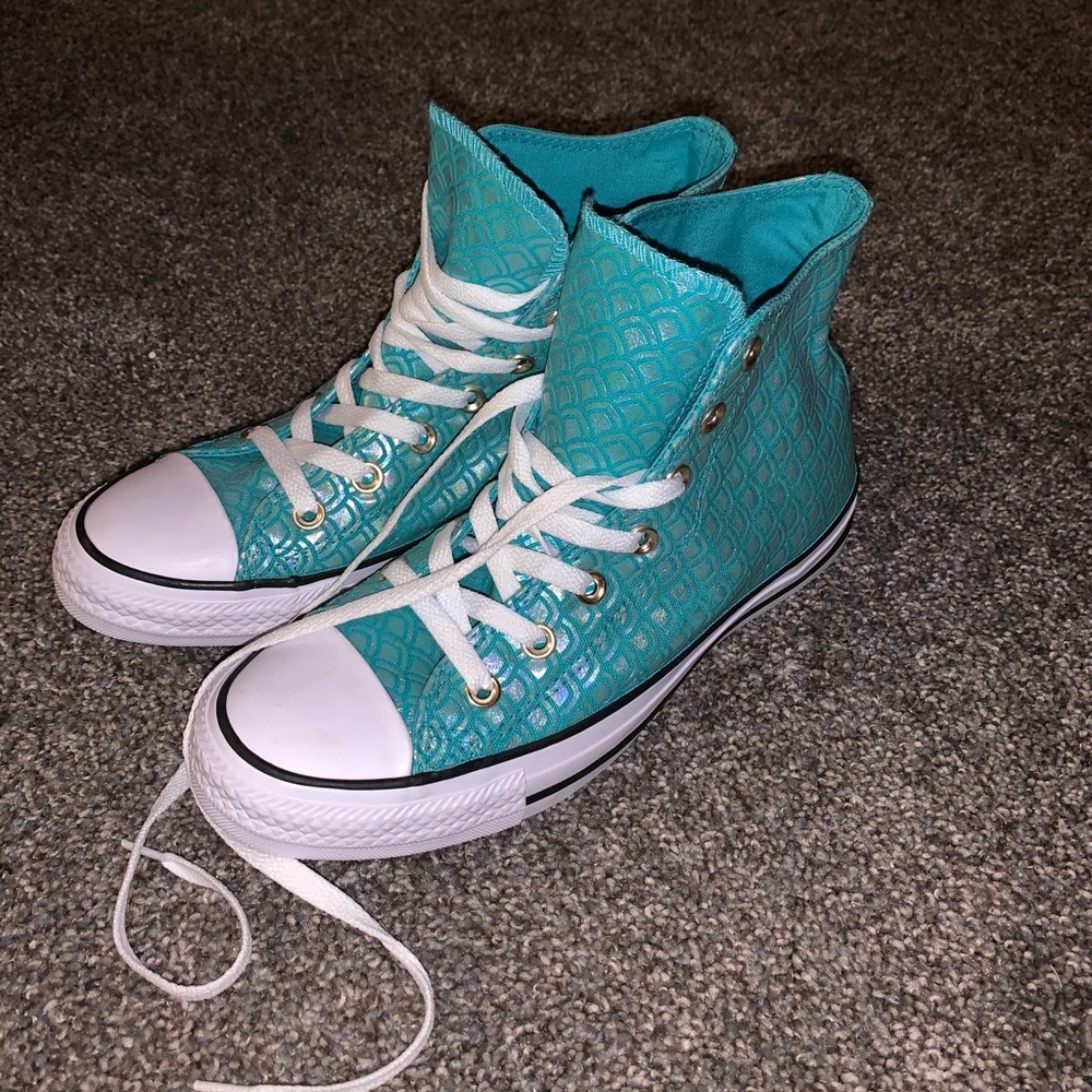 Women’s converse sneakers